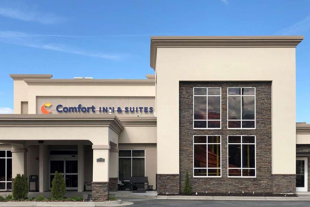 Comfort Inn & Suites Logan Near University Exteriör bild